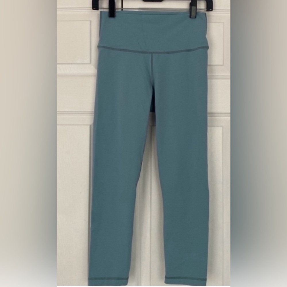 Aritzia Tna Leggings Crop 21” inseam Blue size Medium